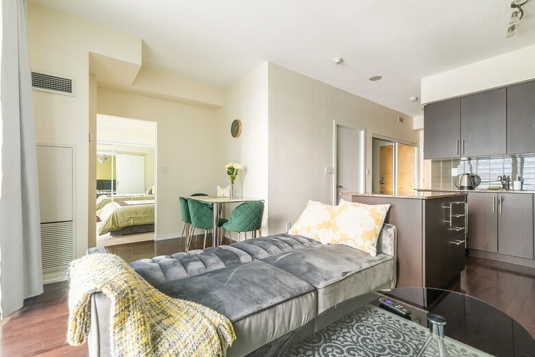 Apartamentos Simply Comfort. Maple Leaf Square