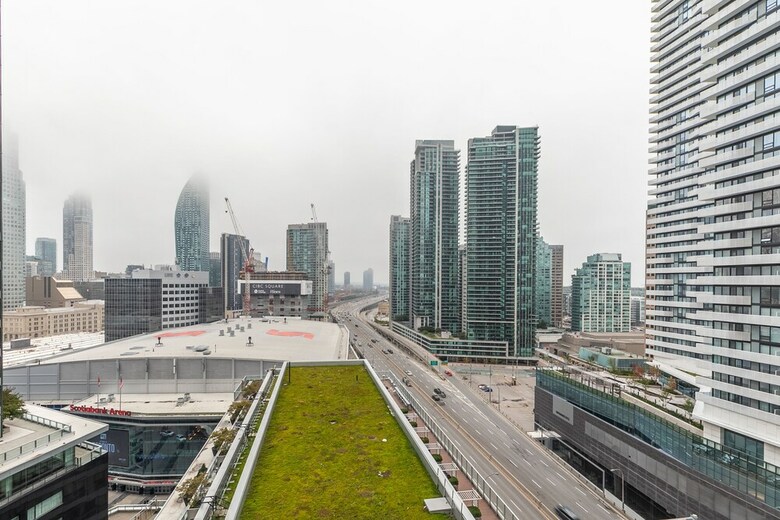 Apartamentos Simply Comfort. Maple Leaf Square