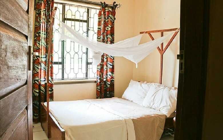 Bed & Breakfast Worlds Collide Africa House