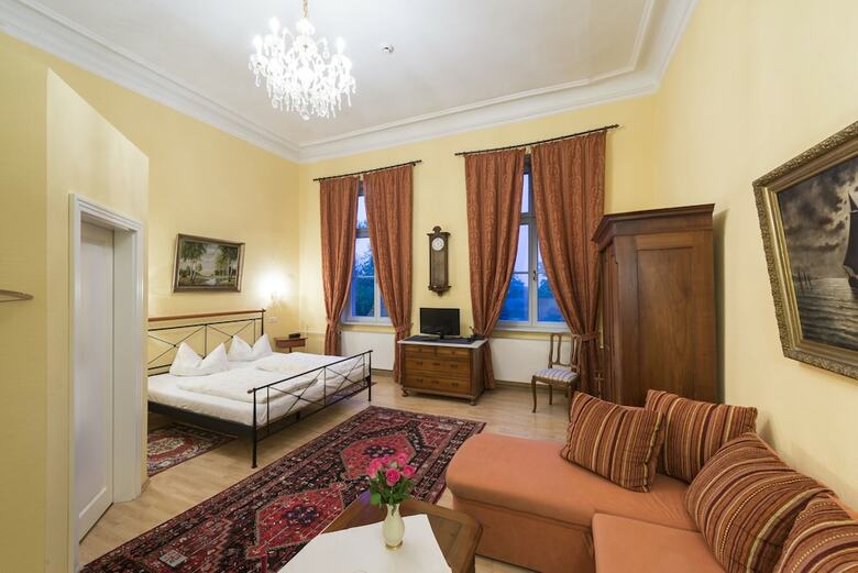 Schlosshotel R�hst�dt Garni