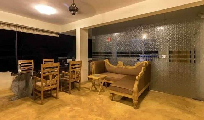 Hotel Aarya Boulevard