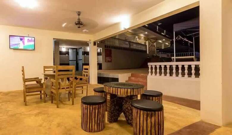 Hotel Aarya Boulevard
