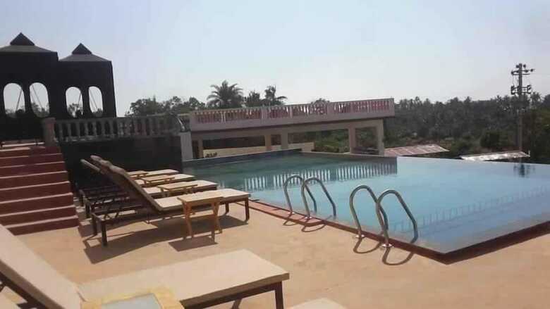 Hotel Aarya Boulevard