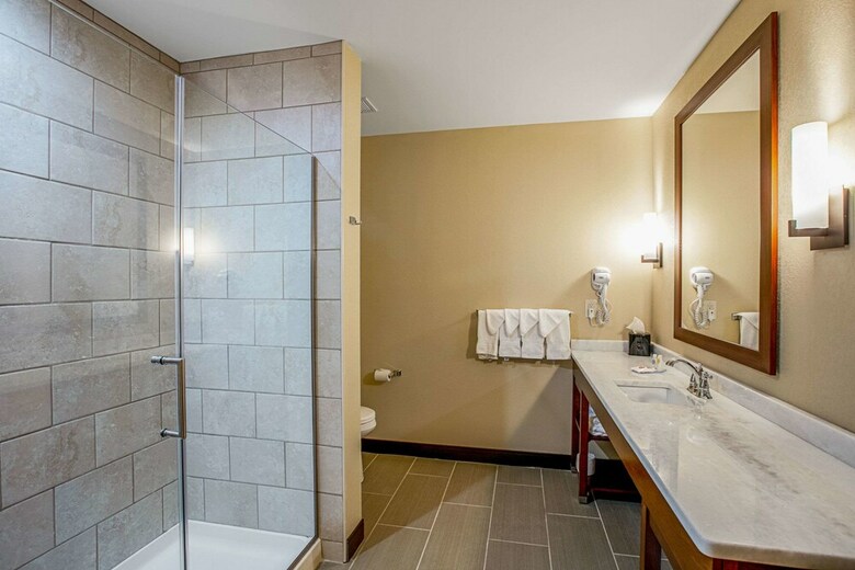 Hotel Comfort Suites Fishkill Near Interstate 84