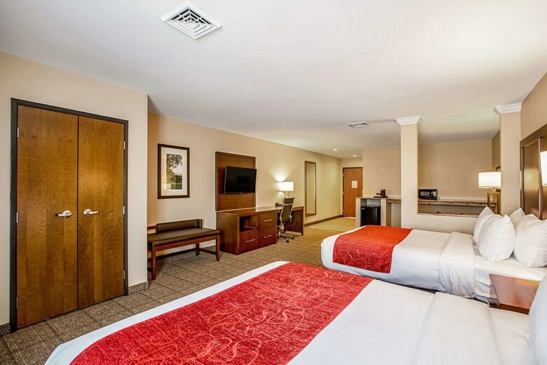 Hotel Comfort Suites Fishkill Near Interstate 84