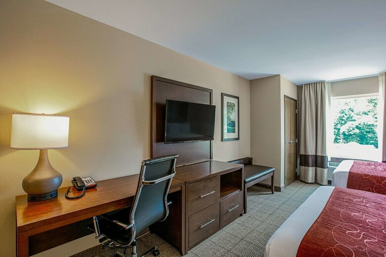 Hotel Comfort Suites Fishkill Near Interstate 84