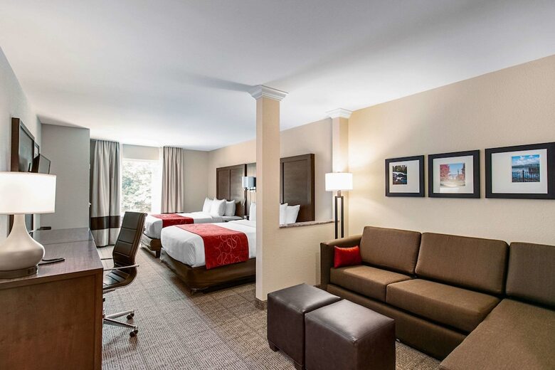 Hotel Comfort Suites Fishkill Near Interstate 84