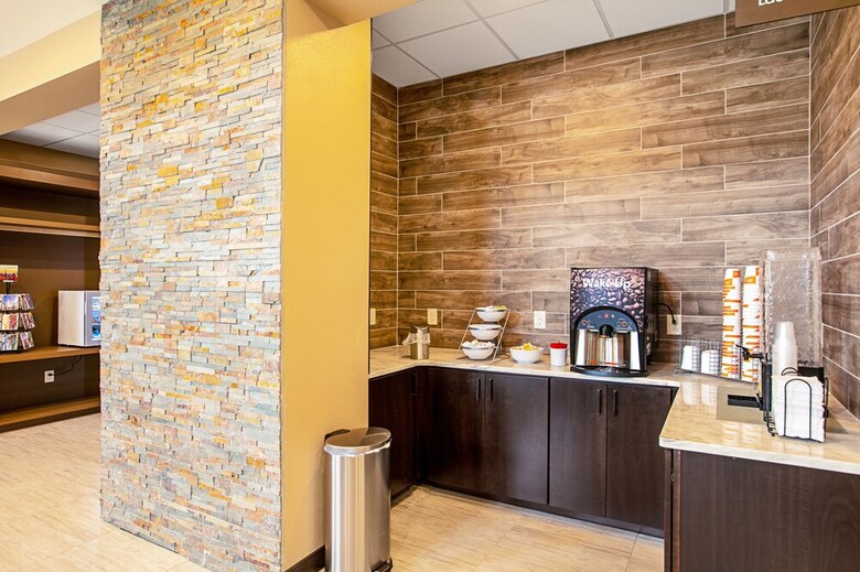 Hotel Comfort Suites Fishkill Near Interstate 84