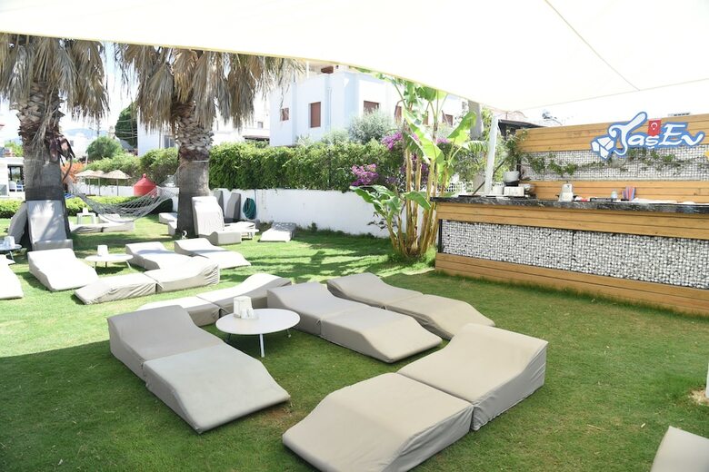 Tasev Apart Hotel