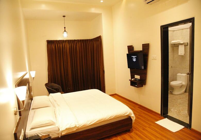 Popular Hotel