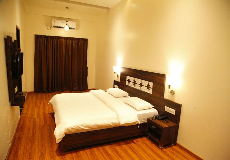 Popular Hotel