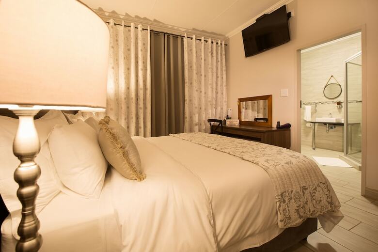 Hotel Three Olives Guesthouse