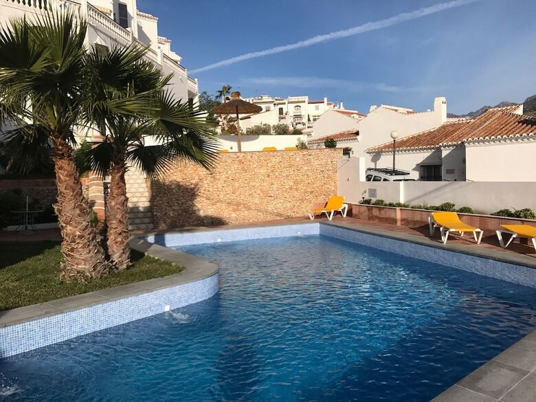 Apartamentos Casa Alamar Burriana Playa Nerja Canovas