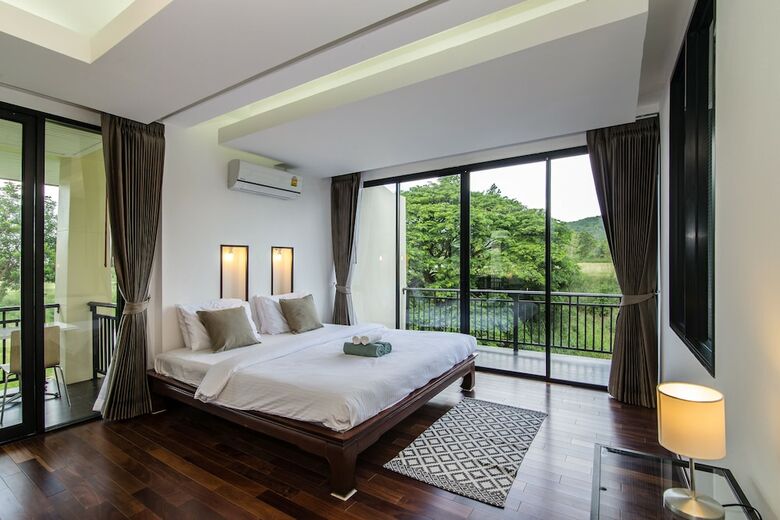 Bali Style Villa On Palm Hills Ph 202