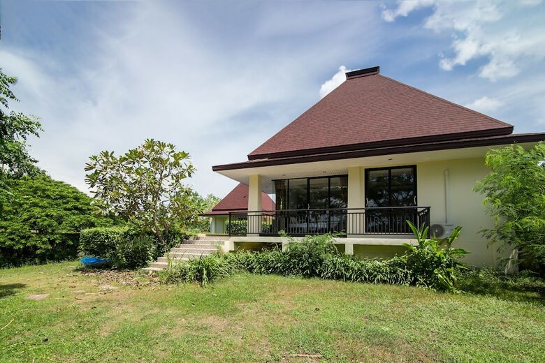 Bali Style Villa On Palm Hills Ph 202