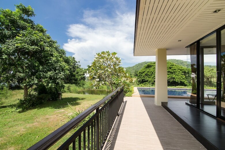 Bali Style Villa On Palm Hills Ph 202