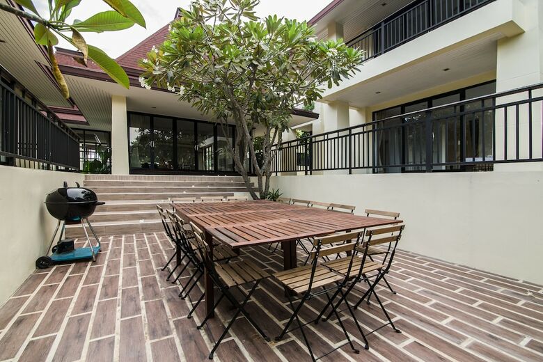 Bali Style Villa On Palm Hills Ph 202