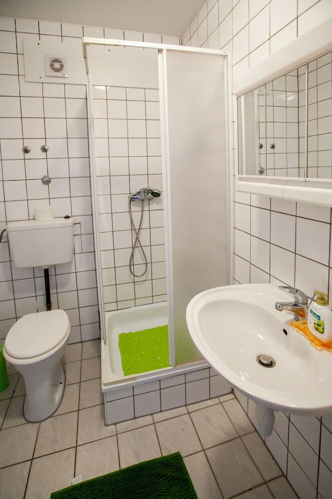 Hotel Friendly People's Guest House