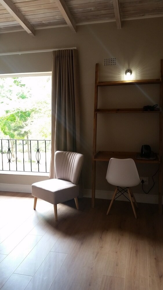 Hotel Amberhall Guesthouse