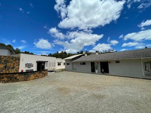 Hostal Pousada Serra & Jardim
