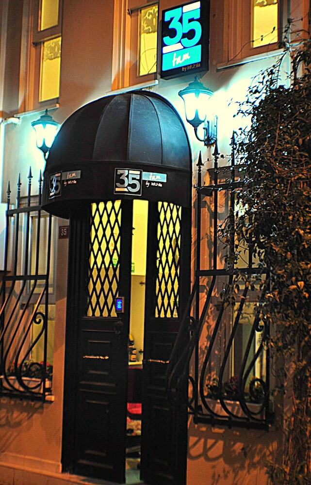 Hotel Um's Home