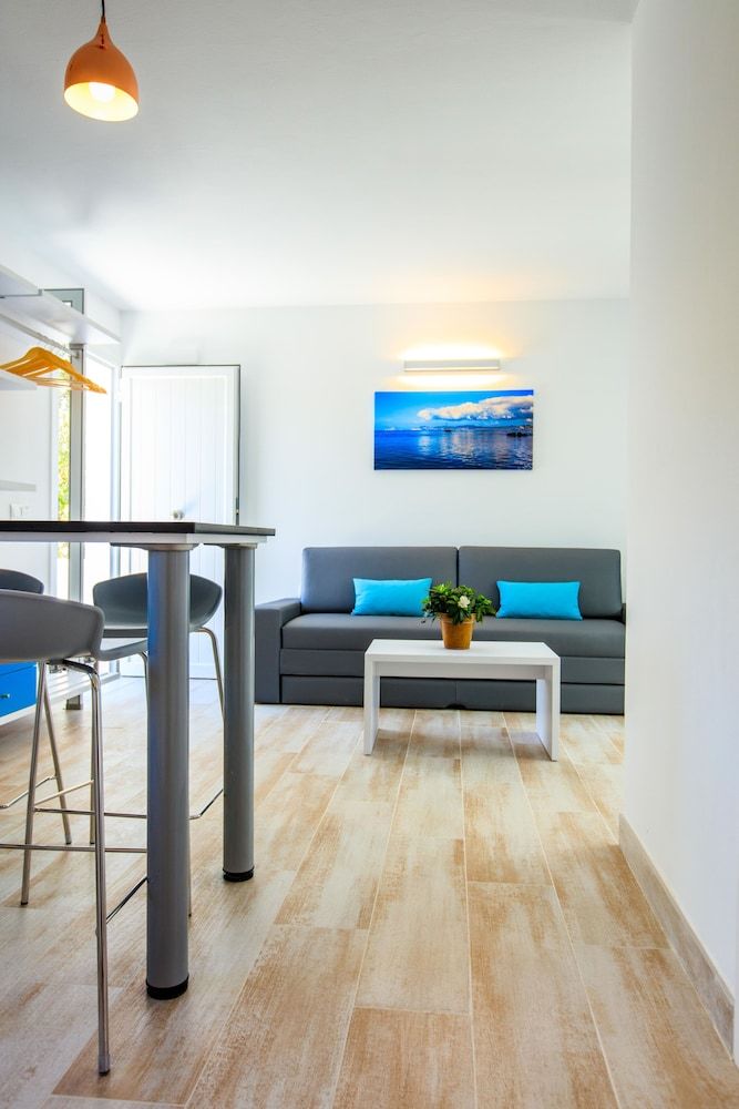Apartamentos Pinos Playa Suites