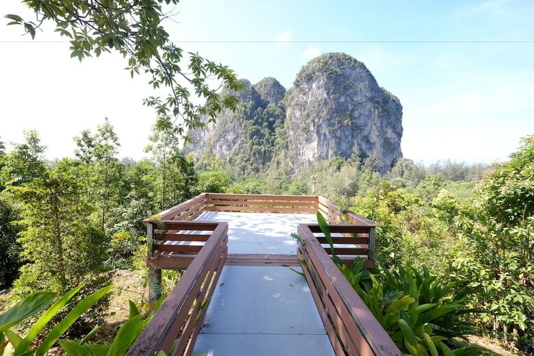 Hotel Barefeet Heaven Hill Naturist Resort