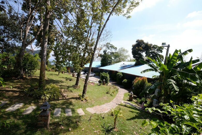 Hotel Barefeet Heaven Hill Naturist Resort