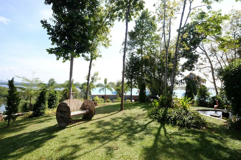 Hotel Barefeet Heaven Hill Naturist Resort