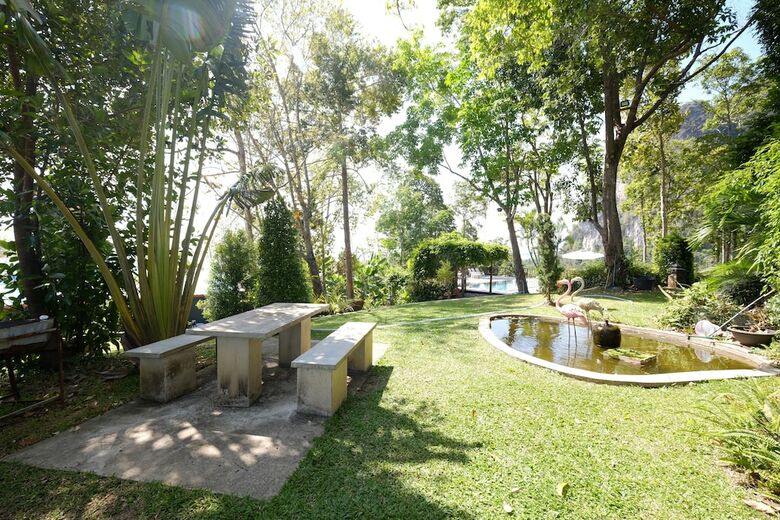 Hotel Barefeet Heaven Hill Naturist Resort