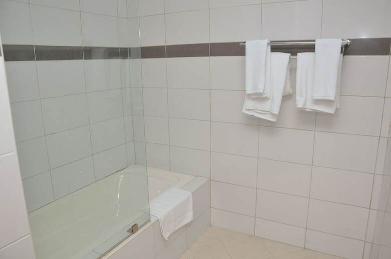Hotel Golden Tulip Oniru Suites