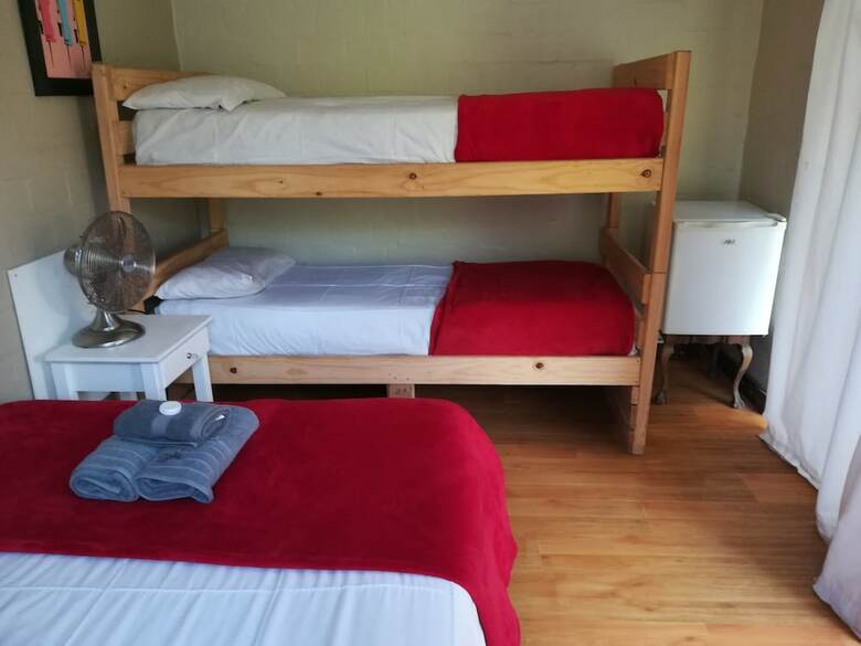 Hostal Saltycrax Backpackers And Adventures