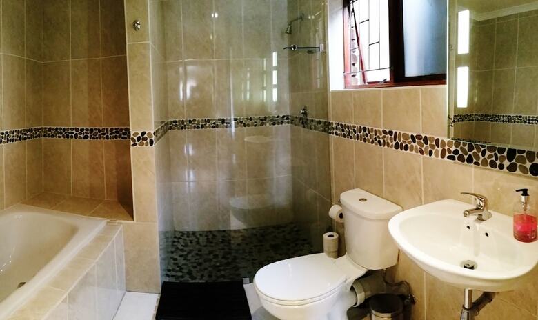 Hostal Saltycrax Backpackers And Adventures