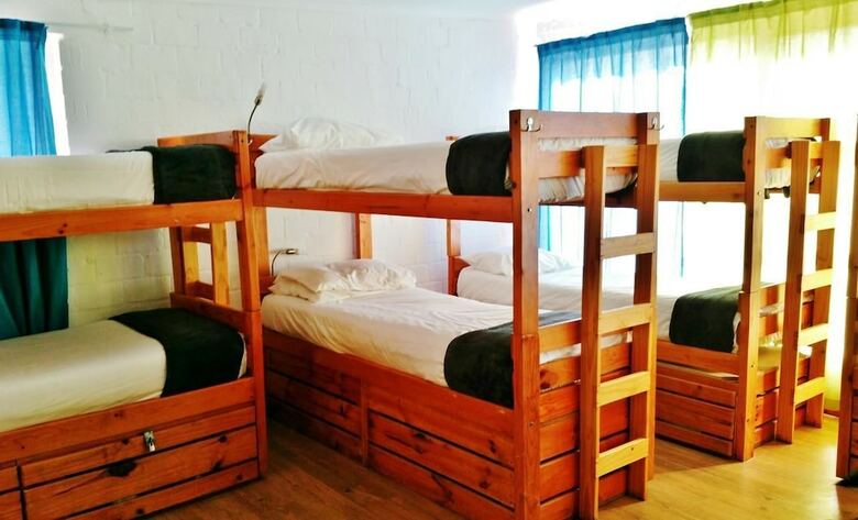Hostal Saltycrax Backpackers And Adventures