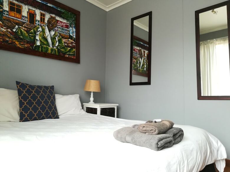 Hostal Saltycrax Backpackers And Adventures