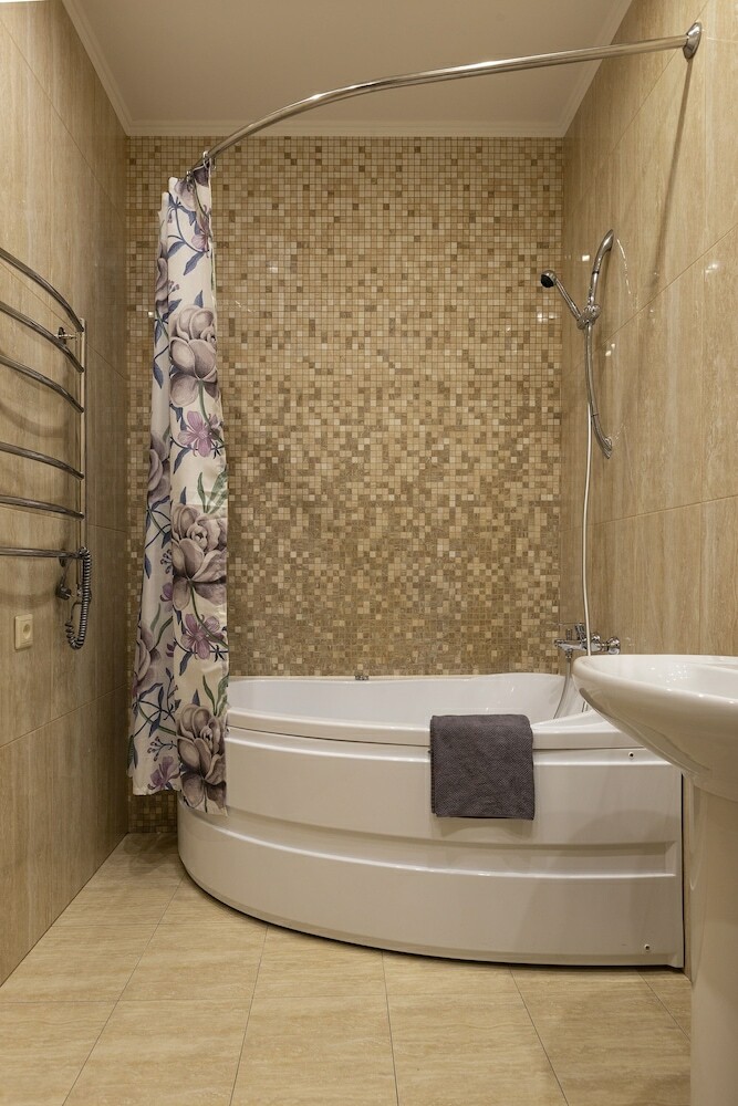 Home4day Central Apartment On Nevsky Prospekt