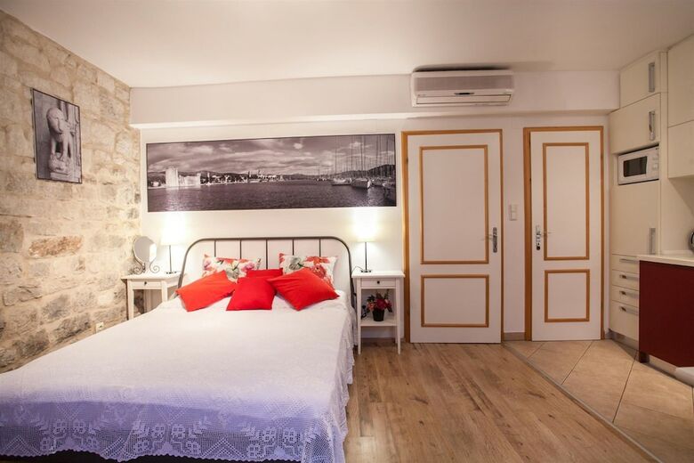 Apartment And Room Ursa