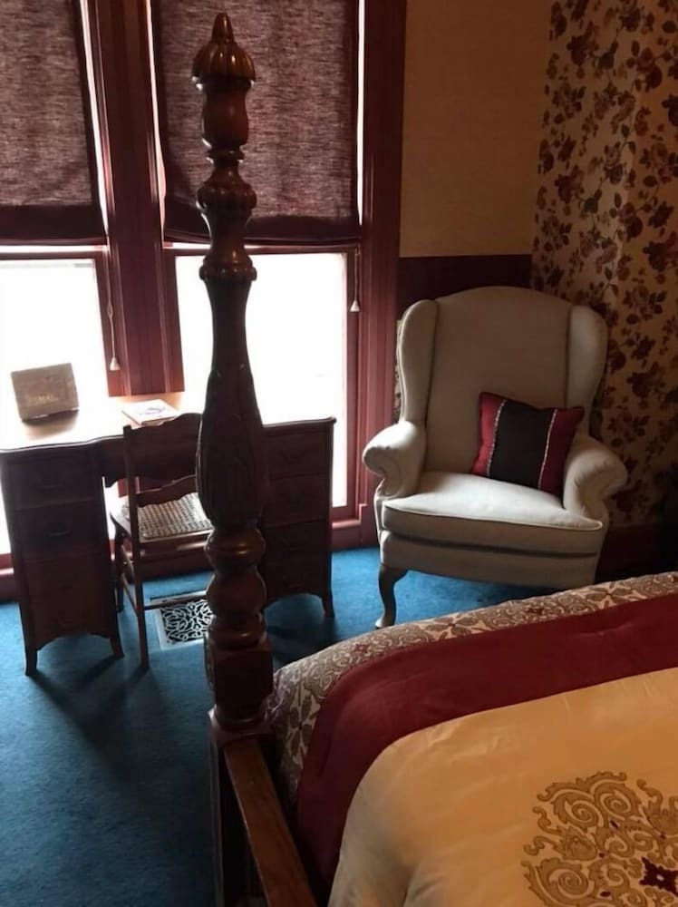 Evans Holly Grove Inn Bed And Breakfast