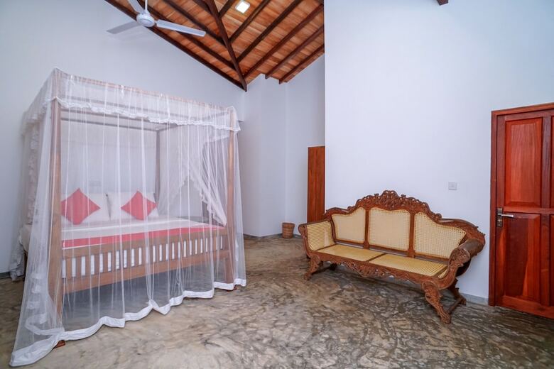 Hotel Oyo 382 Antique Ceylon Villa