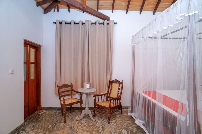 Hotel Oyo 382 Antique Ceylon Villa