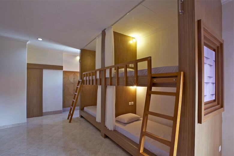 Hostal Kuta Dormitory