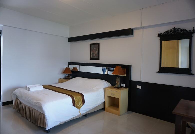 Hotel Borarn House