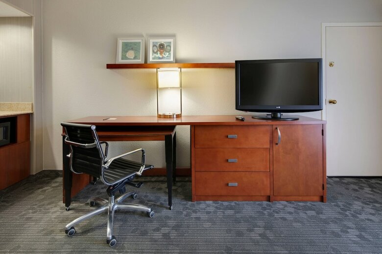 Hotel Courtyard By Marriott Atlanta Windy Hill/ballpark