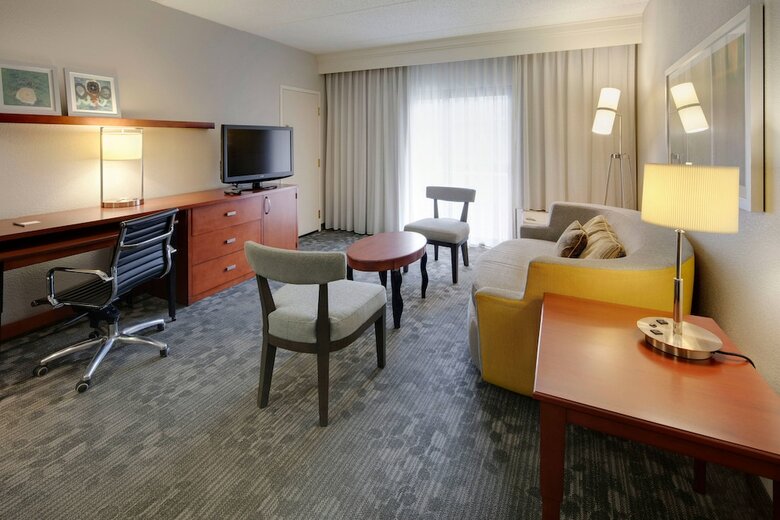 Hotel Courtyard By Marriott Atlanta Windy Hill/ballpark