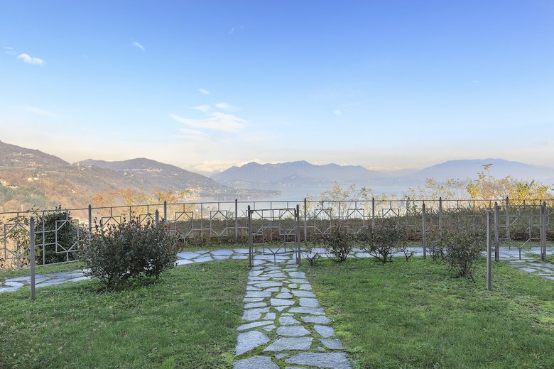 Lake Maggiore View Apartment