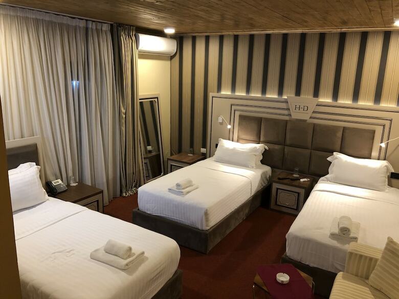 Hotel Deluxe