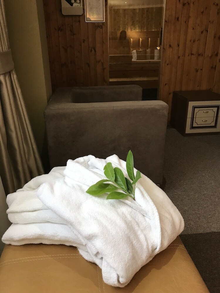 Hotel Deluxe