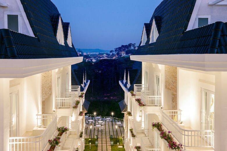 Hotel Dalat de Charme Village