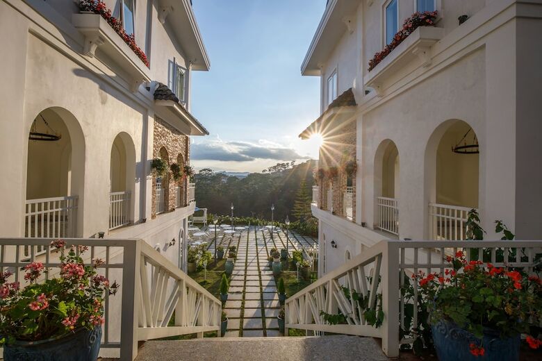 Hotel Dalat de Charme Village
