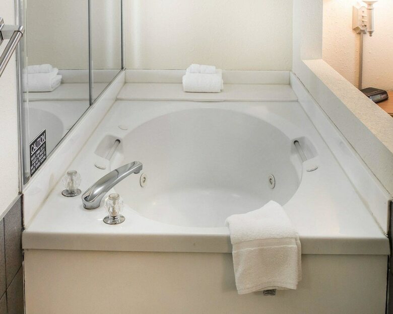 Hotel Quality Inn & Suites